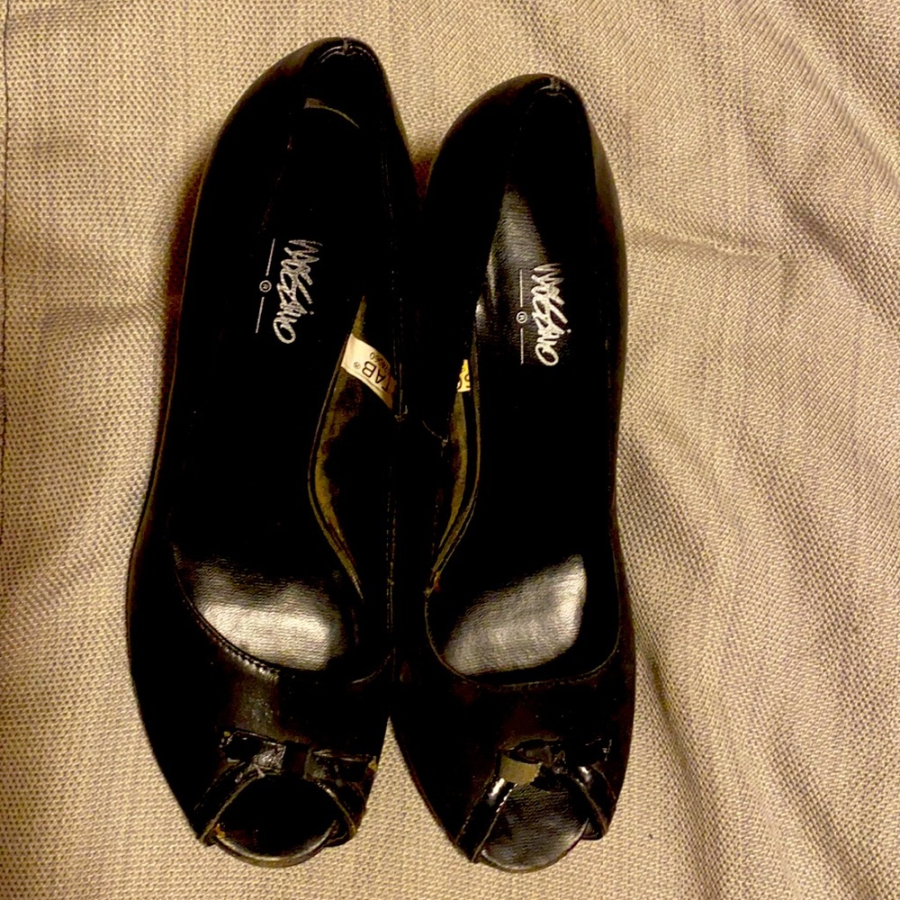 Black size 8 heels